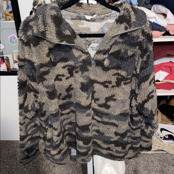 Army/camo Sherpa - Picture 1 of 1